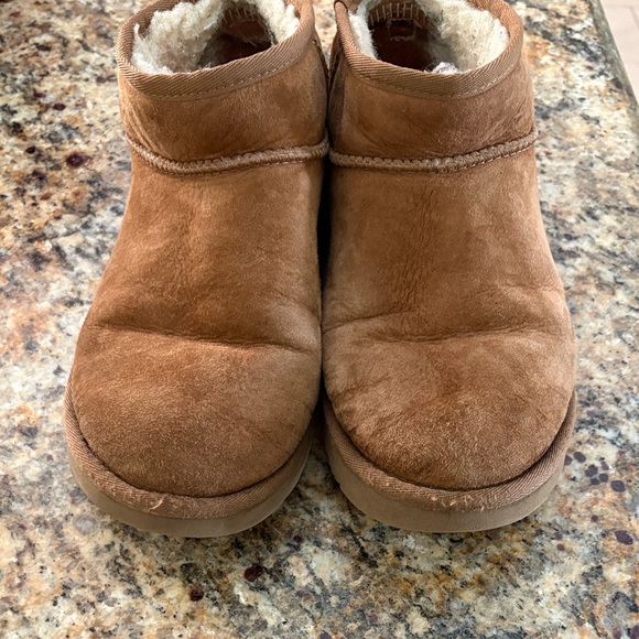 UGG Classic Ultra Mini - Picture 5 of 8